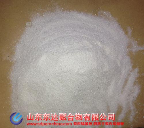 山東東達化工有限公司是國內(nèi)從事水處理行業(yè)經(jīng)驗豐富的凈水公司，主營：凈水藥劑系列，活性炭系列、凈水濾料系列和凈水填料系列。產(chǎn)品十余種，具有先進的工藝和完善的檢測手段，技術(shù)力量雄厚。產(chǎn)品廣泛用于生活用水、工業(yè)廢水、鋼鐵循環(huán)水、生活污水等。